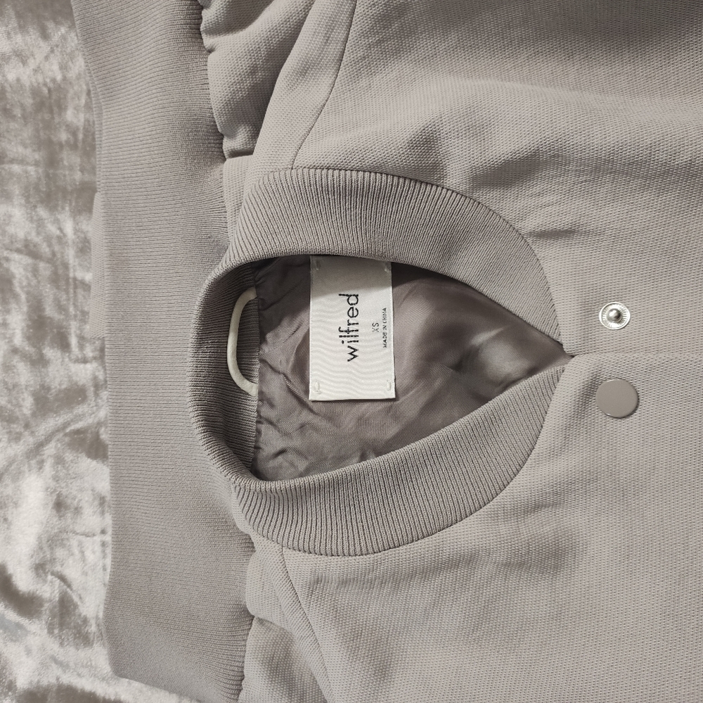 Poussin Bomber ARITZIA - Picture 2 of 6